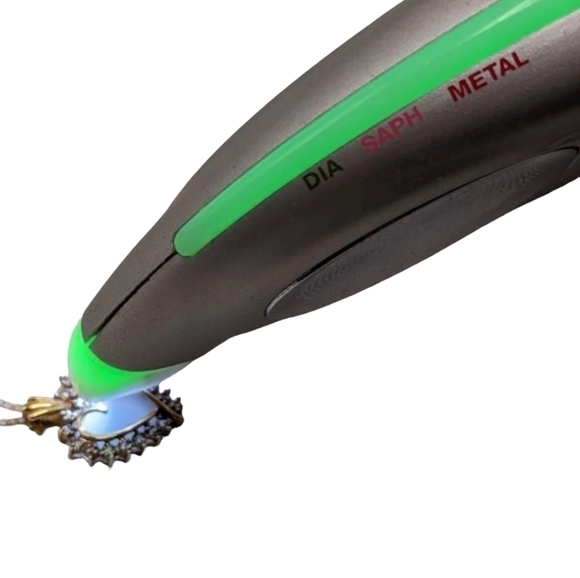 10kt Solid Yellow Gold Diamond Accent Heart Pendant with 10kt YG Chain 1.78g - Picture 4 of 15